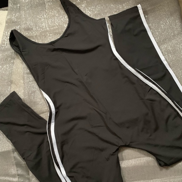 Jumpsuits - Picture 3 of 6